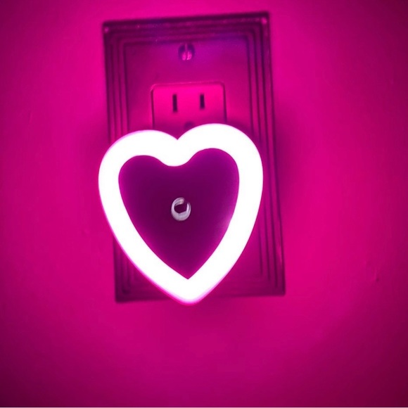 3/ $36 Heart Shaped Neon Pink Light Socket- Auto Dusk to Dawn Sensor - Picture 2 of 6